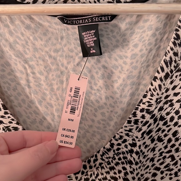 NWT Victoria’s Secret Sleep Tee Size Medium - Picture 3 of 5